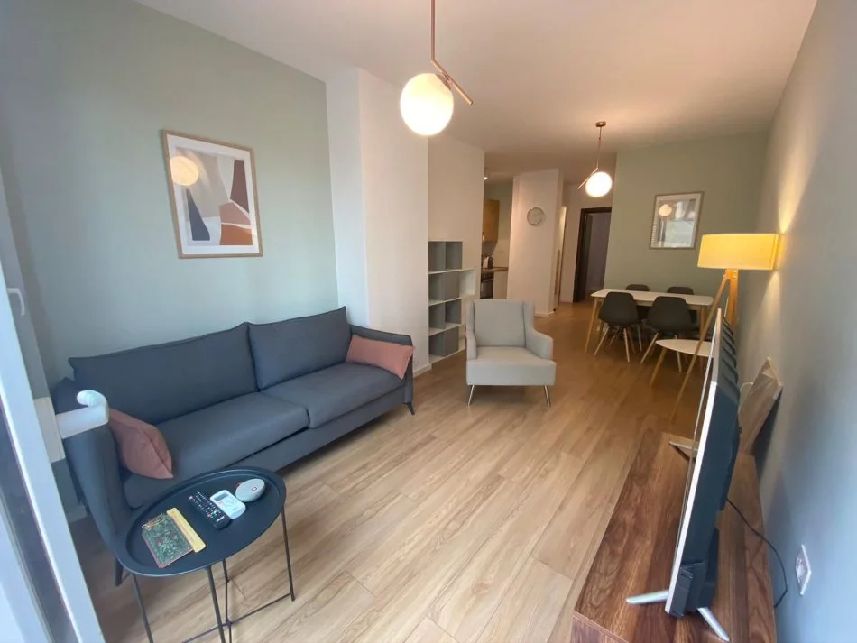 Tirane, jepet me qera apartament 1+1+Ballkon Kati 2, 49 m² 550 € (kodra e diellit 1)