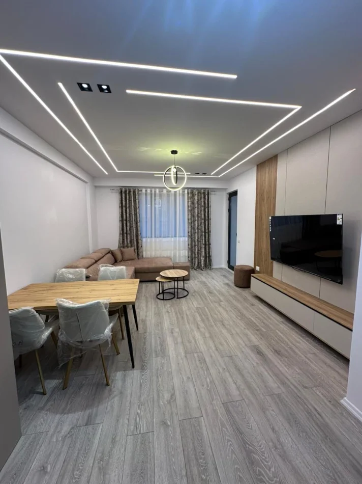 Tirane, jepet me qera 1+1 Kati 4, 70 m² 5.500 € 