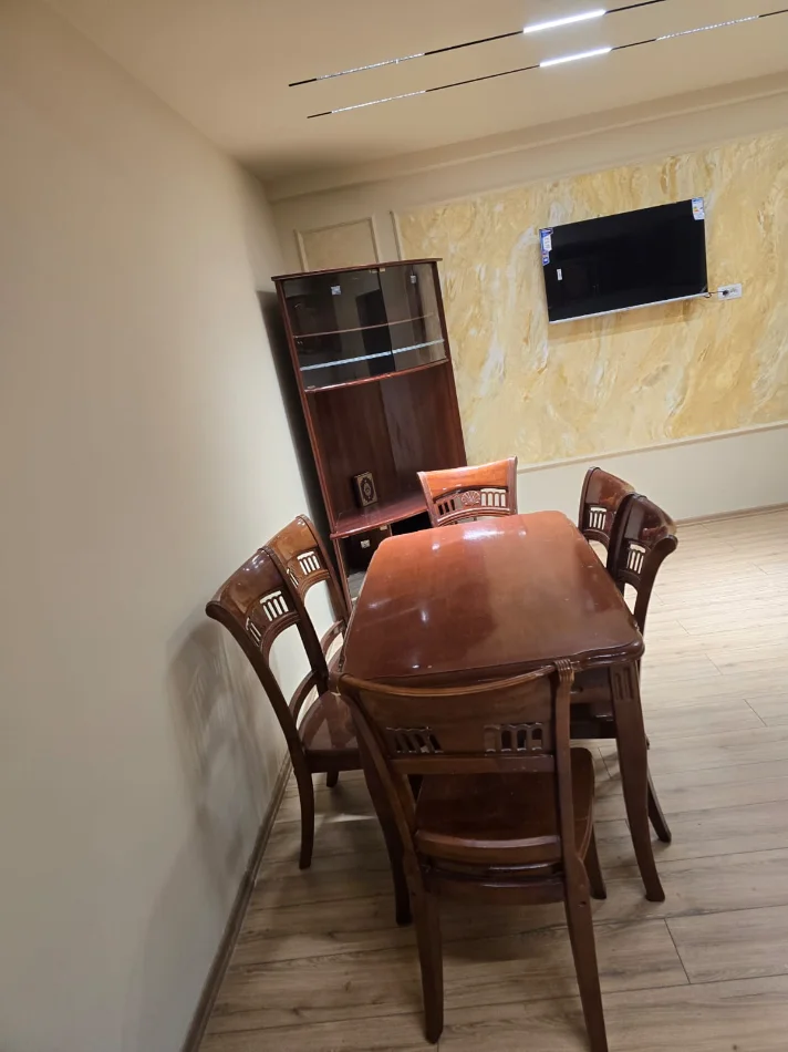 Tirane, jepet me qera apartament 1+1 Kati 3, 59 m² 450 € (laprake)