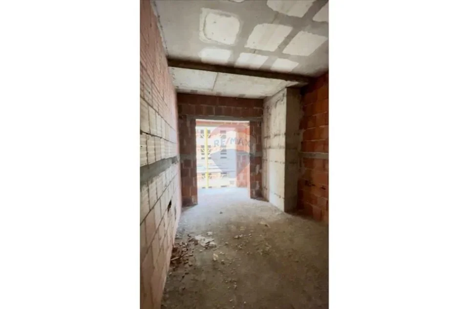 Tirane, shitet 1+1 , 68 m² 889.000 € (Laprake Entry)