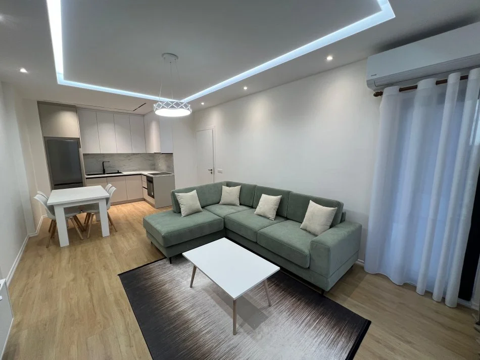 Tirane, jepet me qera apartament 2+1+Ballkon Kati 3, 95 m² 750 € (Porcelan)