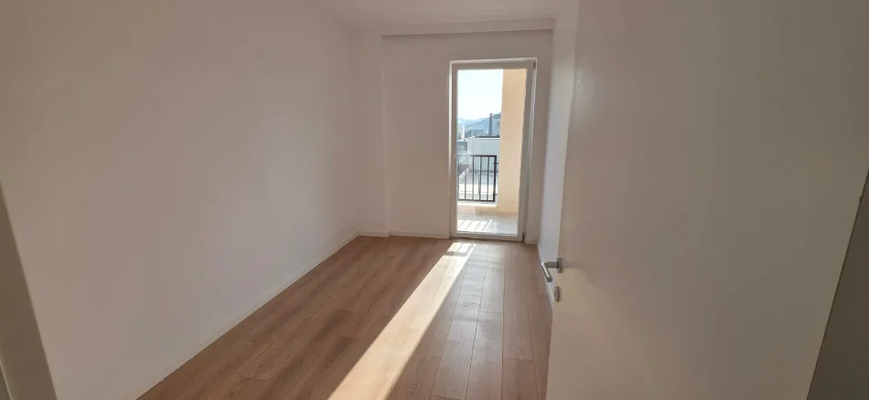 Tirane, jepet me qera apartament 2+1 Kati 7, 115 m² 500 € (Kombinat)