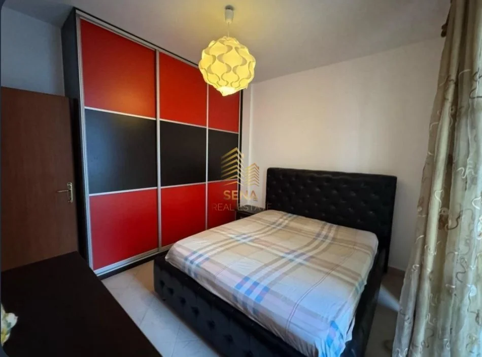 Tirane, jepet me qera apartament 2+1+Ballkon Kati 2, 94 m² 450 € (Yzberisht)