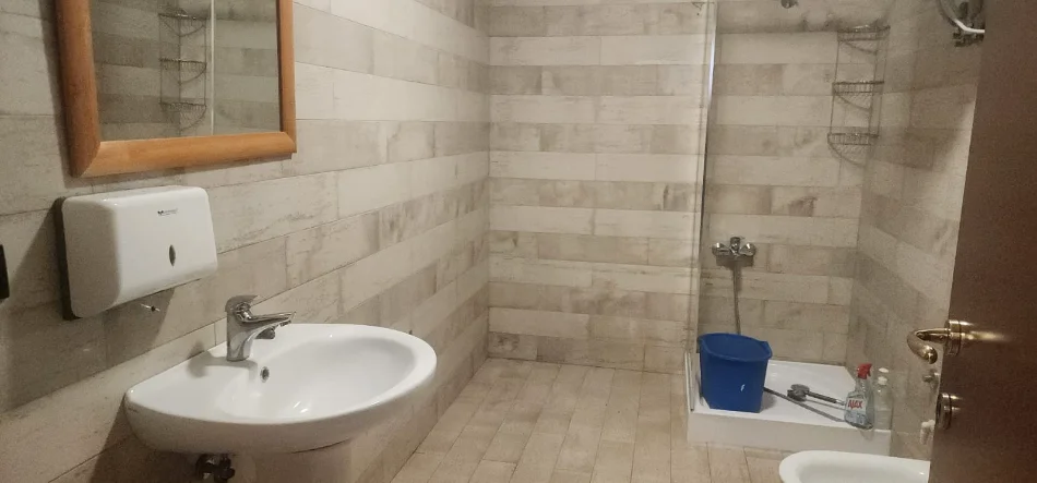 Tirane, shitet apartament 2+1+Ballkon Kati 5, 118 m² 377.280 € (Qender)