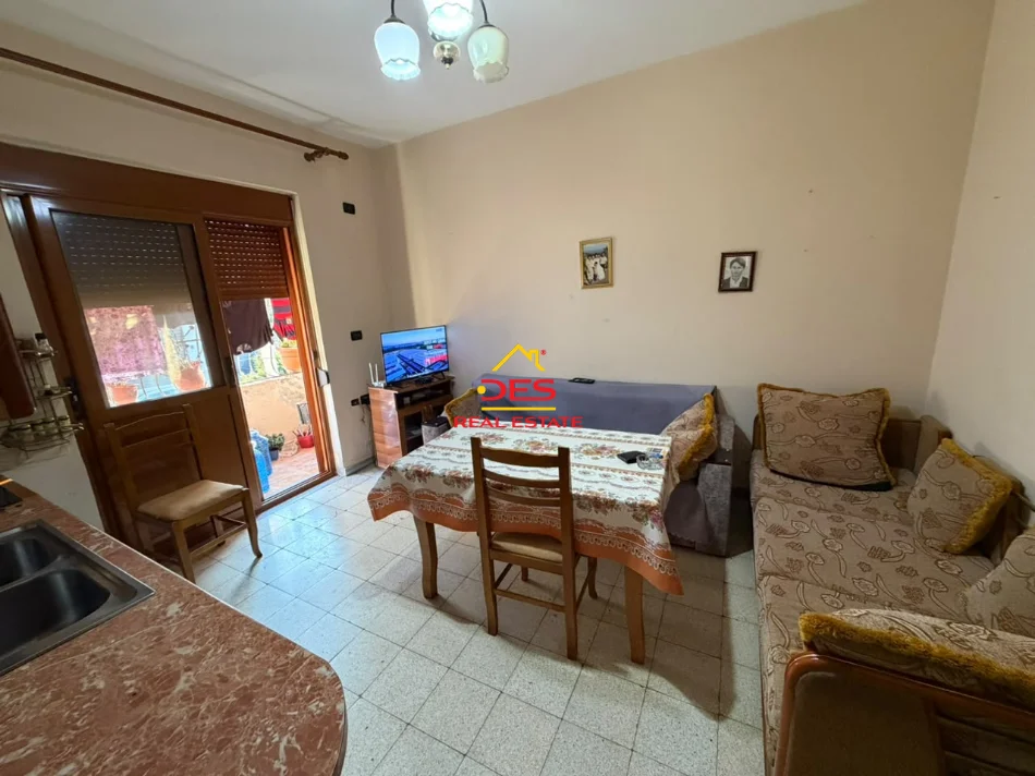 Vlore, shitet apartament 2+1+Ballkon Kati 1, 62 m² 72.000 € (Vlorë)