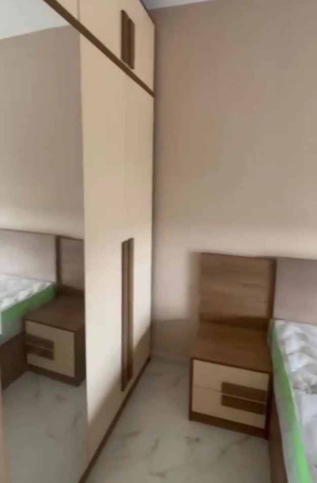 Tirane, jepet me qera apartament 1+1+Ballkon Kati 3, 60 m² 400 € (rruga Xhanfize Keko)