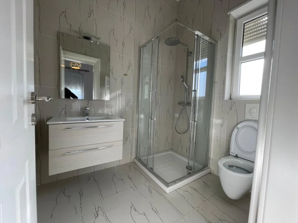 Tirane, Apartament 2+1 me qira (Kopshti  Botanik)