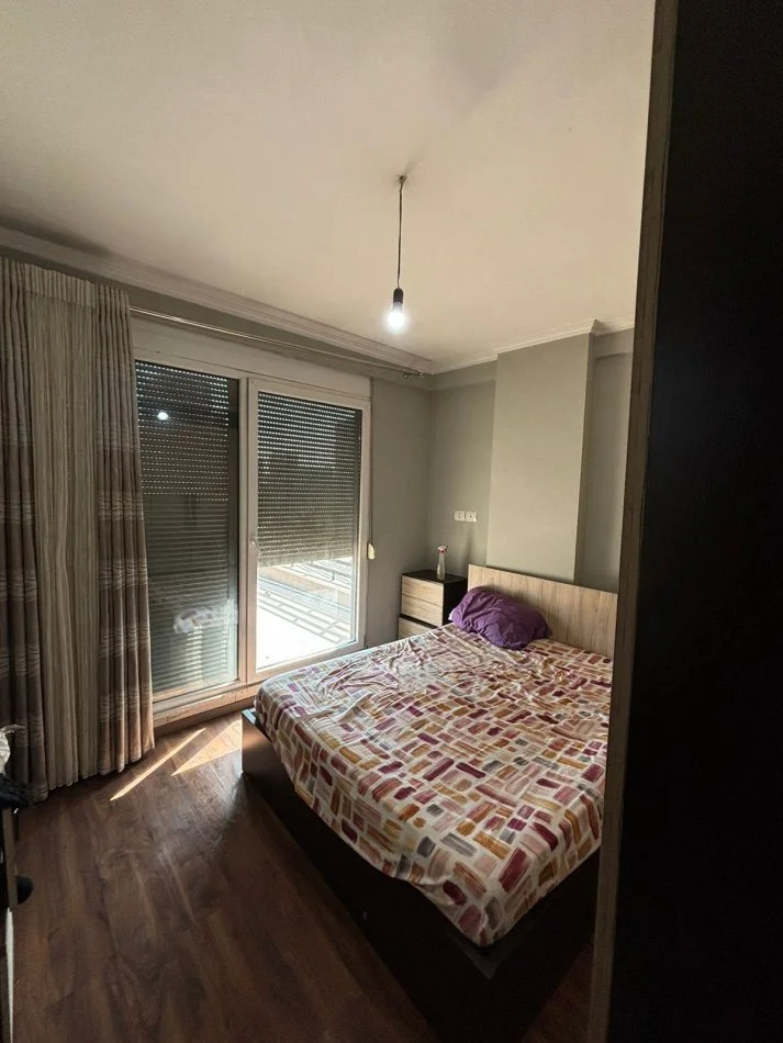 Tirane, jepet me qera apartament 1+1+Ballkon Kati 4, 80 m² 600 € (Rruga Dritan Hoxha)