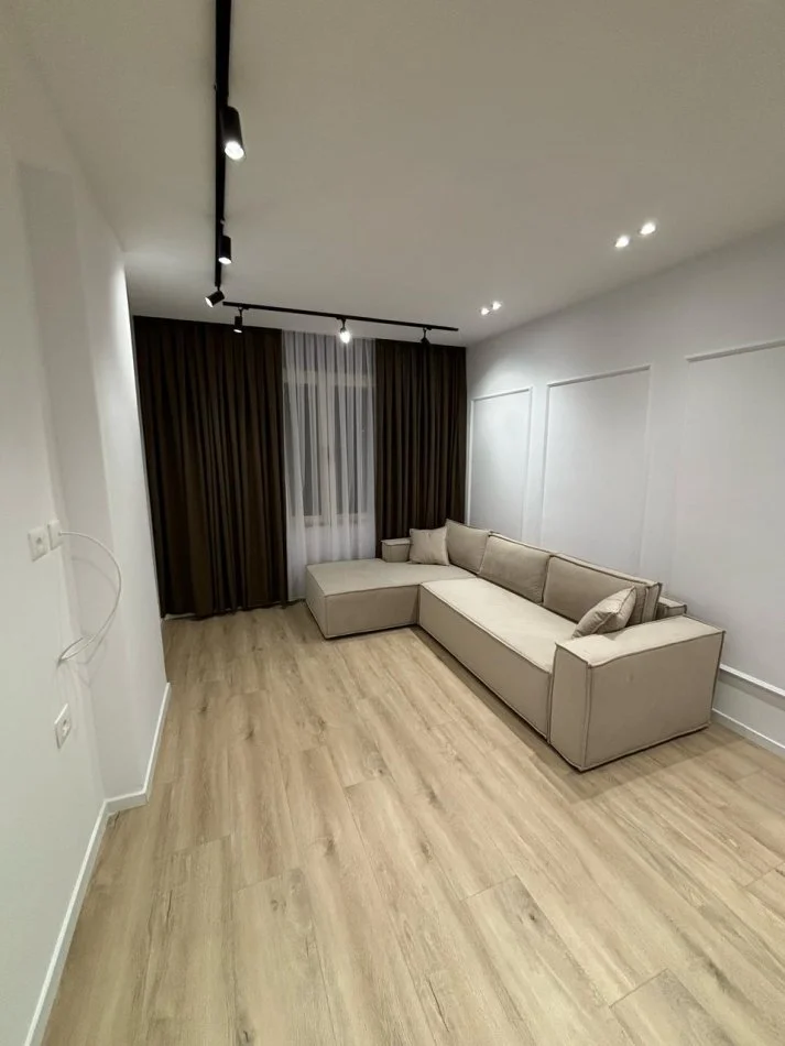 Tirane, jap me qera apartament 1+1 Kati 6, 500 € (Astir)