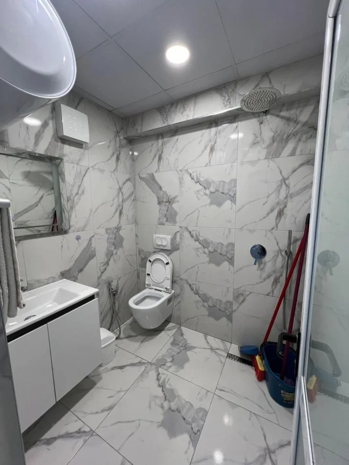 Tirane, jepet me qera apartament 1+1 , 40 m² 500 € (Deshmoret e lirise)