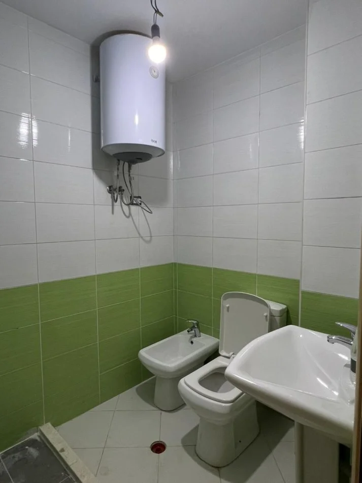Tirane, jepet me qera apartament 3+1 Kati 2, 120 m² 600 € (Kopshti Zoologjik)