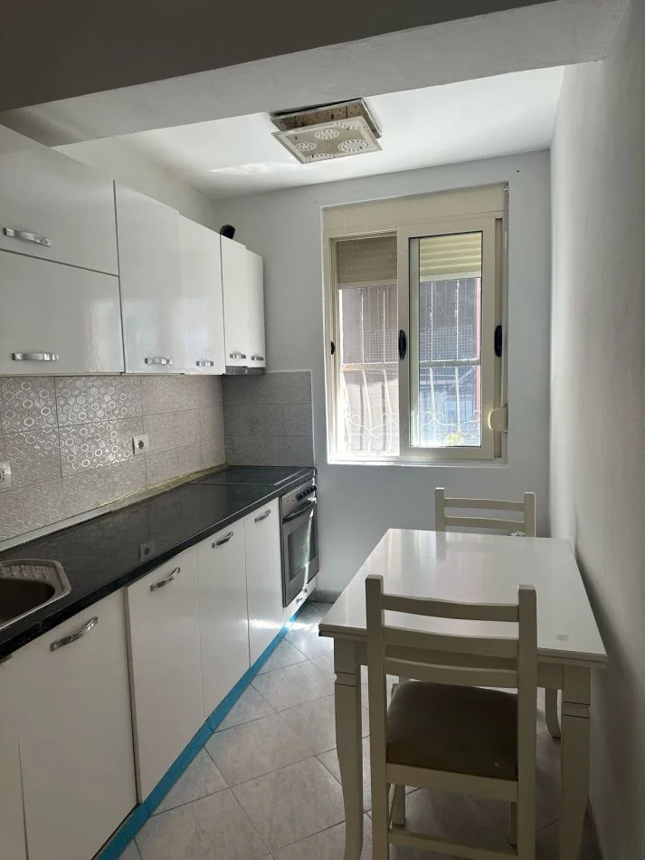 Tirane, jepet me qera shtepi 1+1 Kati 1, 60 m² 450 € (Le Bon , Rruga e Kosovarve)
