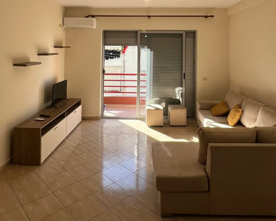 Tirane, jepet me qera apartament 1+1+Aneks+Ballkon Kati 4, 77 m² 450 € (rezidenca kodra e diellit)