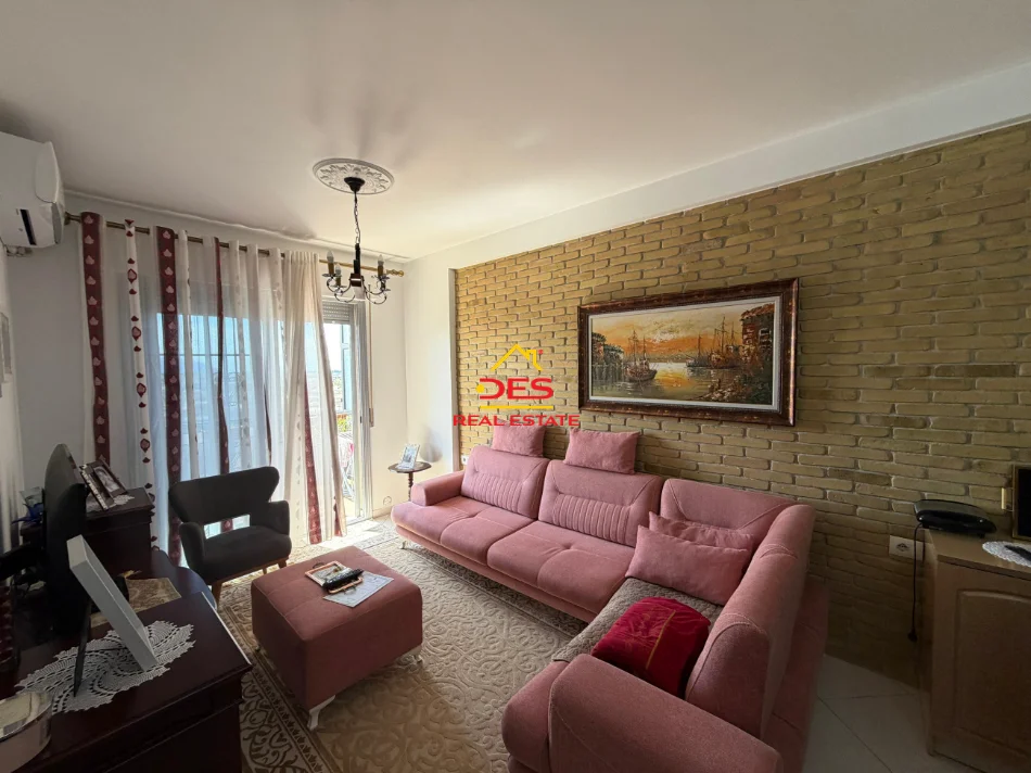 Vlore, shitet apartament 2+1+Ballkon Kati 3, 97 m² 128.000 € (Rruga Demokracia)
