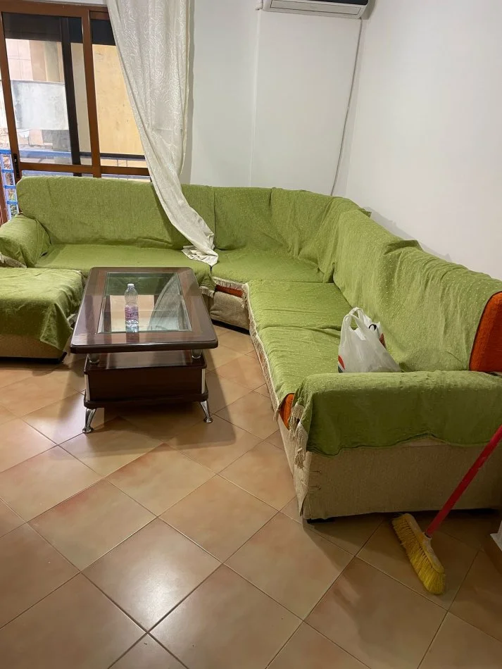 Tirane, jepet me qera apartament 2+1 Kati 3, 450 € (Riza Çuka)