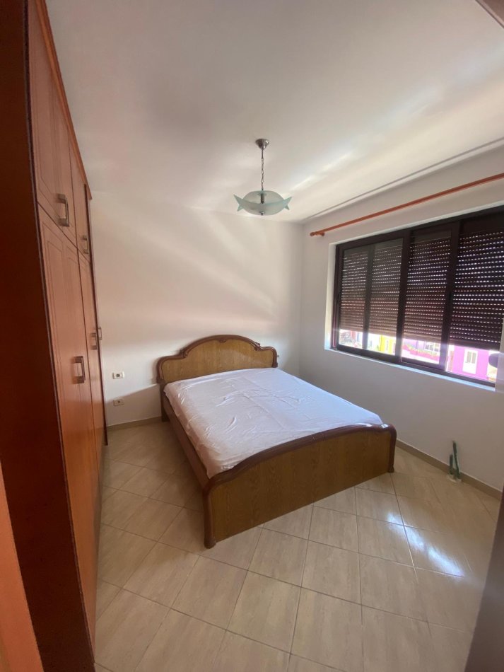 Shqiperi, jepet me qera apartament 1+1 Kati 3, 110 m² 450 € (Pizeri kinostudio)