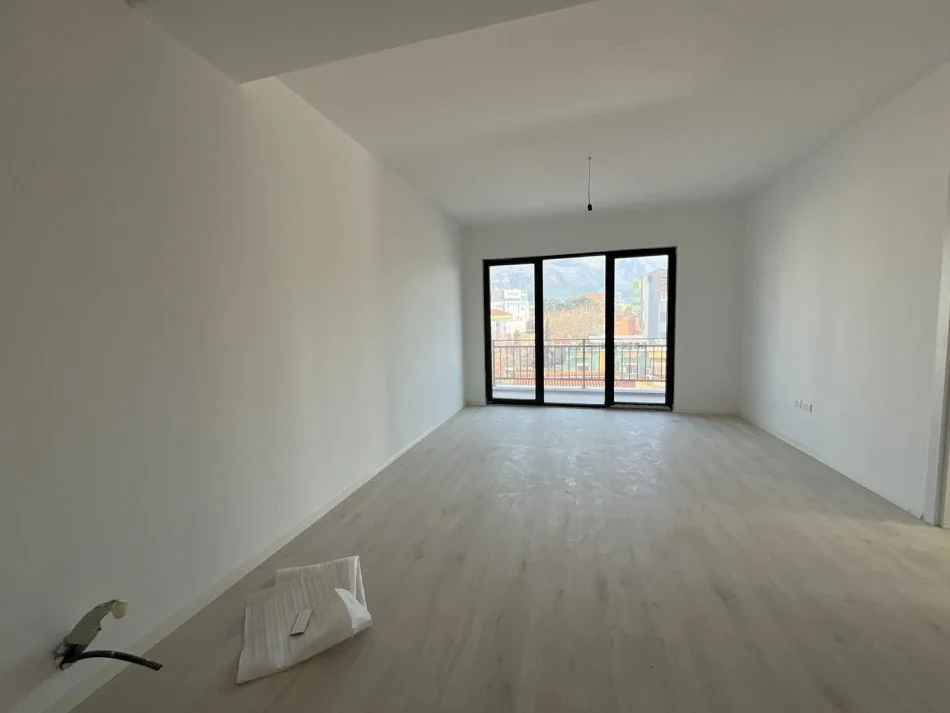 Tirane, jepet me qera apartament 2+1+Ballkon Kati 5, 100 m² 550 € (rruga dibres)
