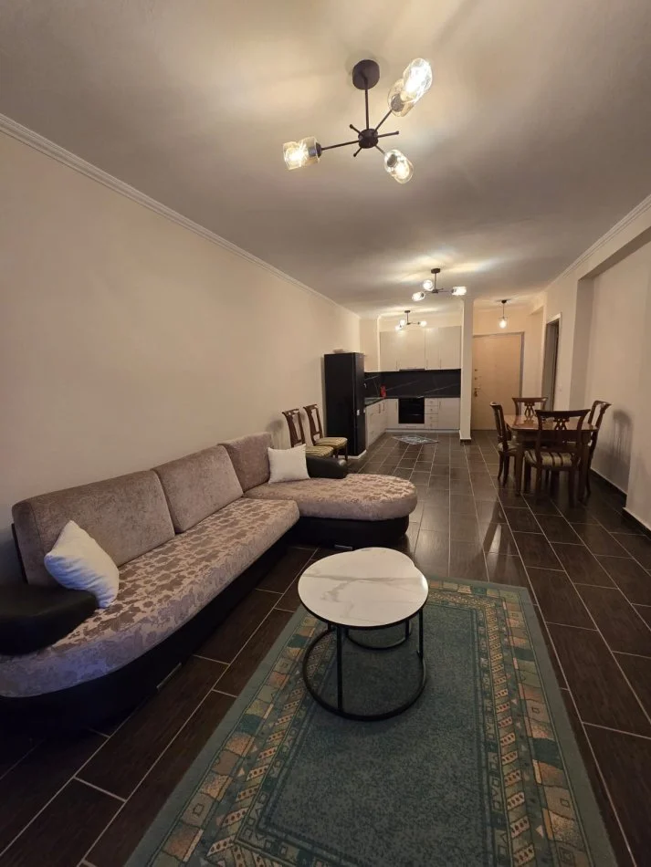 Tirane, jepet me qera apartament 2+1 Kati 4, 120 m² 500 € (Pallatet Derveni Misto Mame)