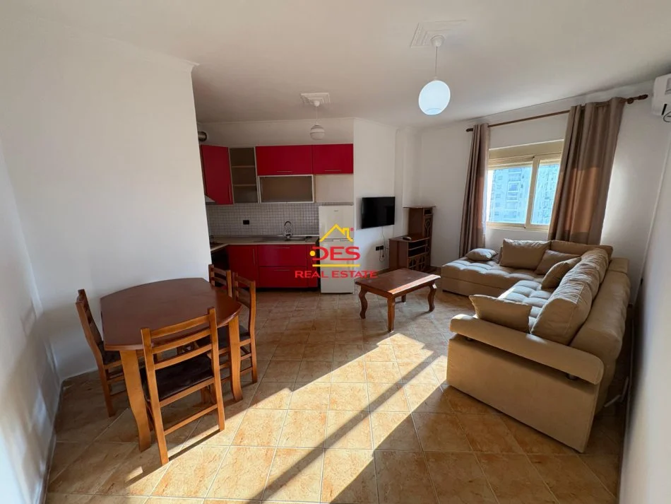 Vlore, jepet me qera apartament 2+1+Ballkon Kati 5, 100 m² 450 € (Rruga Sadik Zotaj)