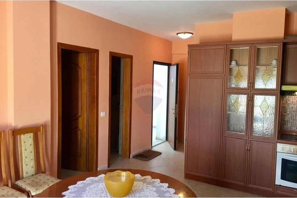 shitet , 70 m² 125.000 € (Apartament 1+1 per shitje ne Golem!)