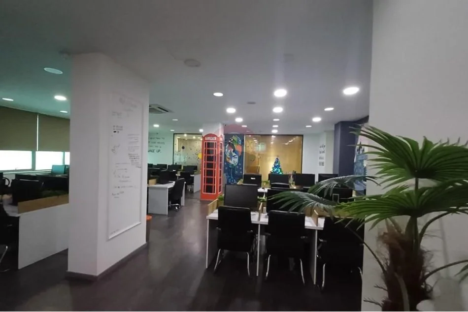 Tirane, shitet dyqan Kati 1, 202 m² 808.000 € (Rruga e Kavajes)