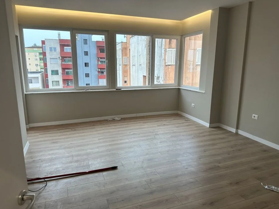 Durres, shitet apartament 1+1 Kati 10, 60 m² 75.000 €