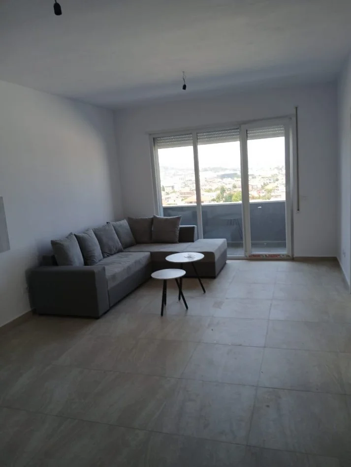 Tirane, jepet me qera apartament 2+1 , 97 m² 500 € (Univers City)