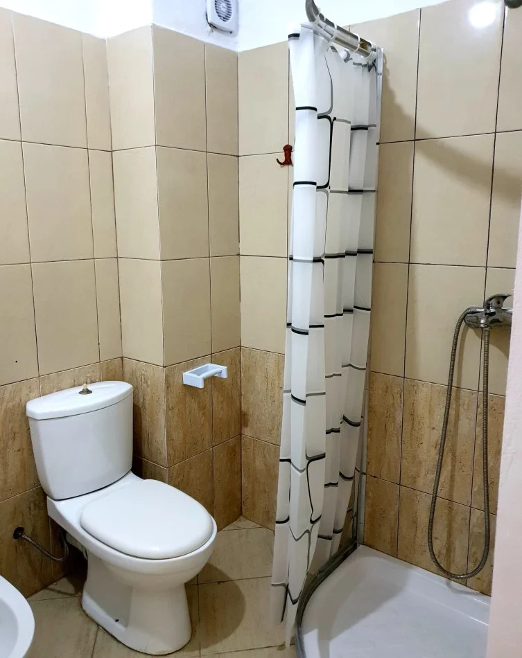 Tirane, jepet  me qera apartament 2+1+Ballkon Kati 4, 100 m² 400 € (Thoma Koxhaj)