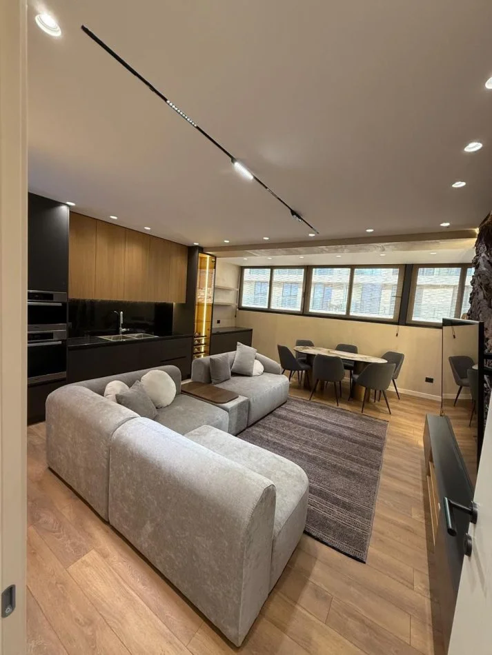 Tirane, jepet me qera apartament 2+1+Ballkon Kati 8, 106 m² 1.600 € (Rruga e durresit)