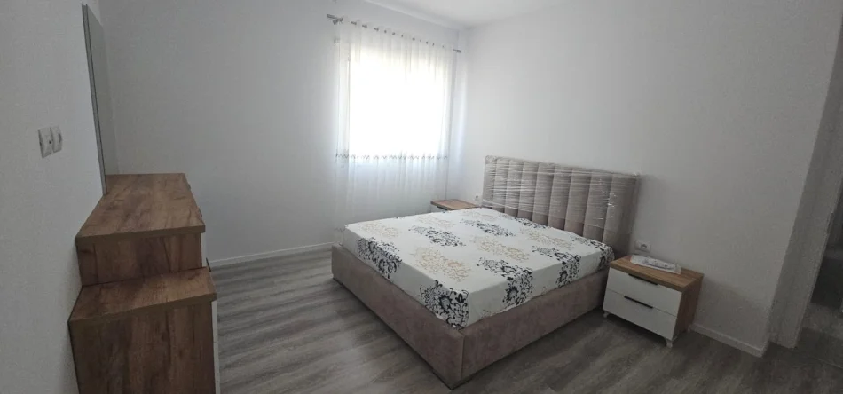 Tirane, jepet me qera apartament 2+1, ne Paskuqan,Kati 2, 121 m² 450 €
