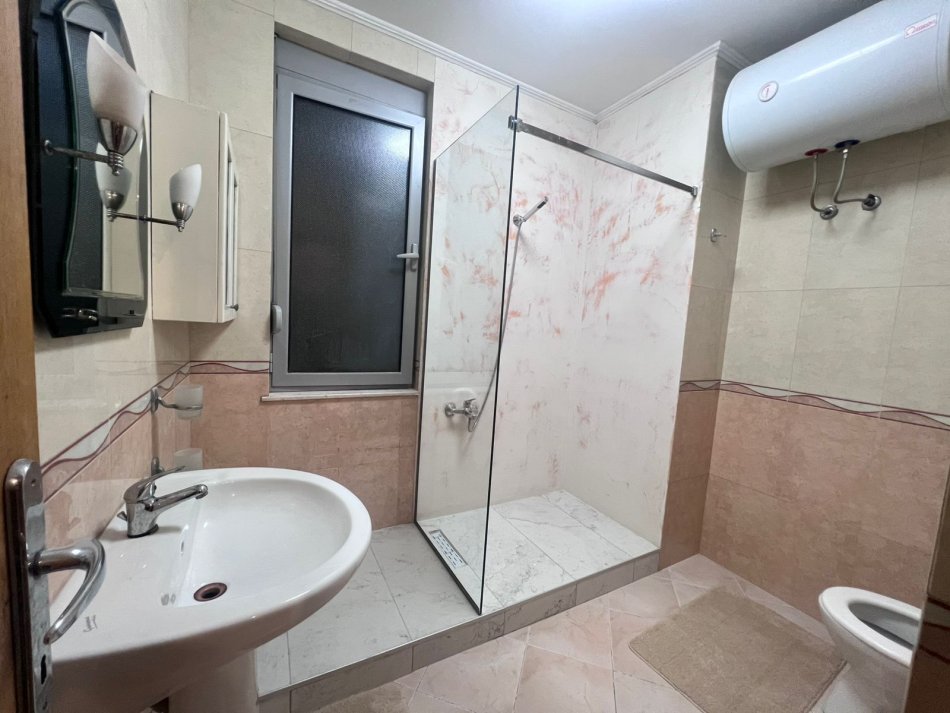 Tirane, jepet me qera apartament 3+1+Aneks+Ballkon Kati 5, 1.200 € (DRITAN HOXHA)