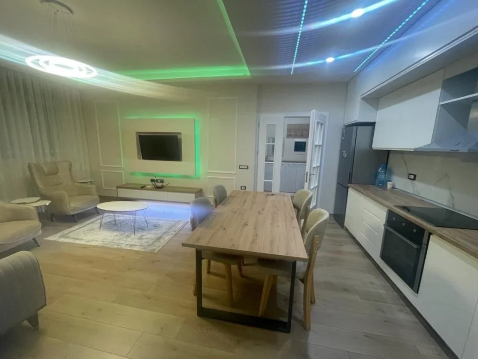 Vlore, jepet me qera apartament 2+1+Ballkon Kati 2, 600 € (Ismail Qemali)