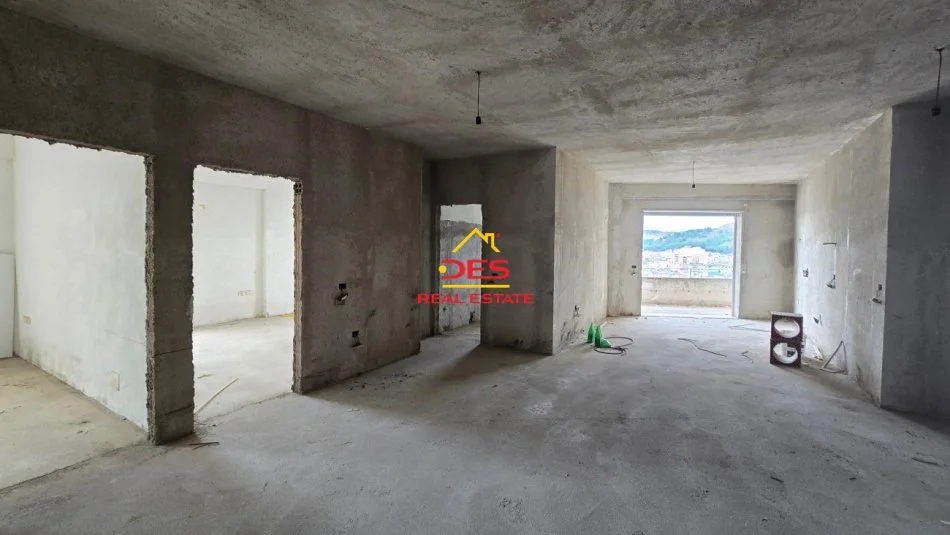 Vlore, shitet apartament 3+1+Ballkon Kati 13, 187 m² (Rruga Hajredin Haxhiraj)