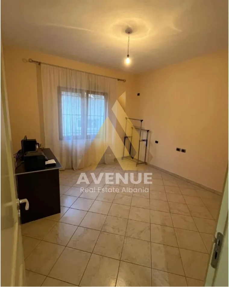 Tirane, jepet me qera Vile 2+1+Ballkon Kati 2, 100 m² 450 € (Rruga Sterio Spase)