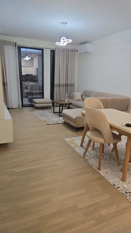 Shqiperi, jepet me qera apartament 2+1+Ballkon , 113 m² 600 € (Xhanfize keko)