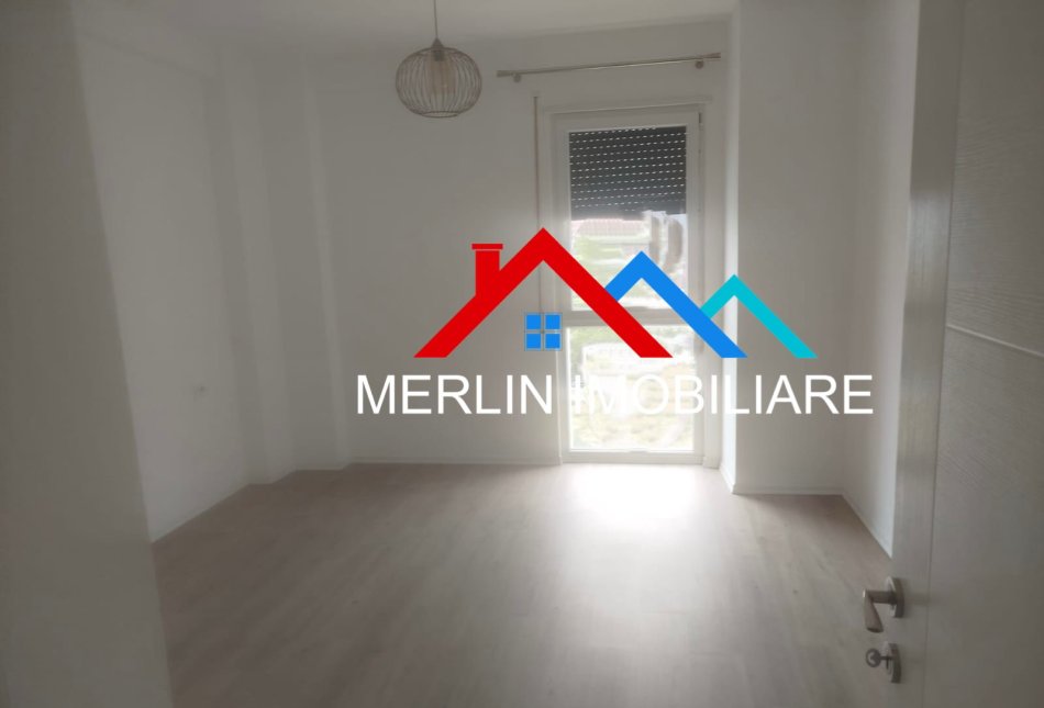 Tirane, jepet me qera apartament 2+1+Ballkon Kati 6, 120 m² 500 € (RRUGA DINE HOXHA)