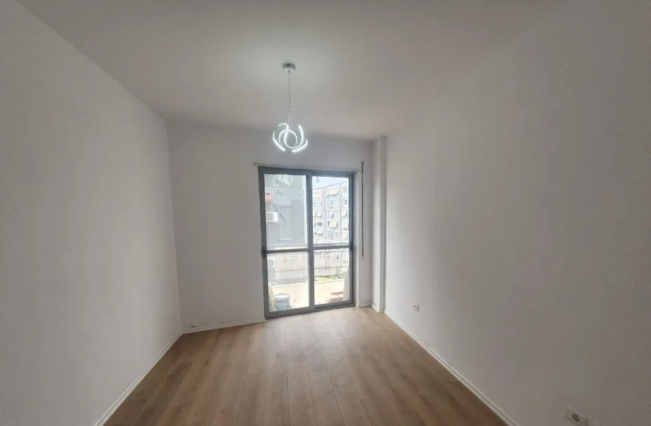 Tirane, shitet apartament 2+1+Ballkon Kati 6, 90 m² 225.000 € (Komuna Parisit)
