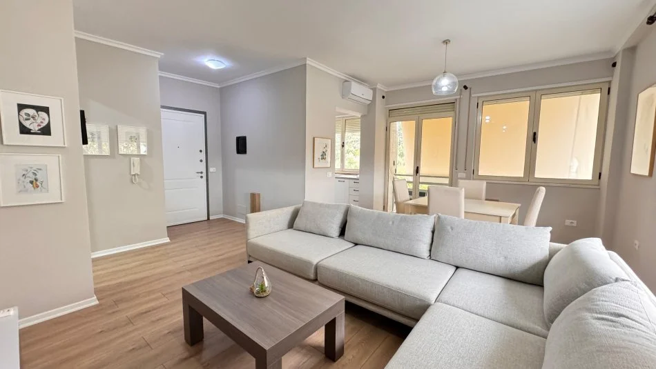 Tirane, jepet me qera apartament 2+1+Aneks+Ballkon , 95 m² 850 € (Liqeni i Thate Radisson)