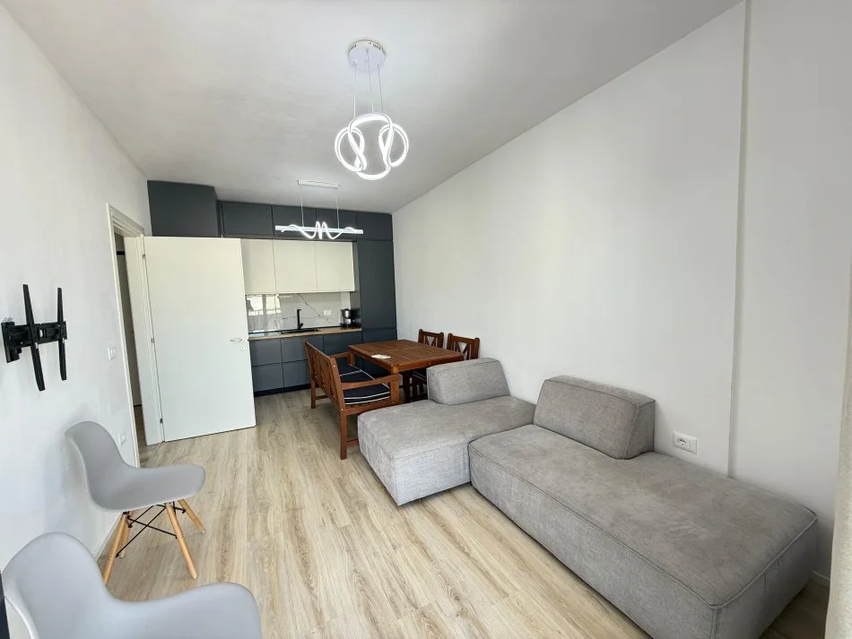 Tirane, jepet me qera apartament 2+1 Kati 6, 120 m² 450 € (Rruga stefan shundi)