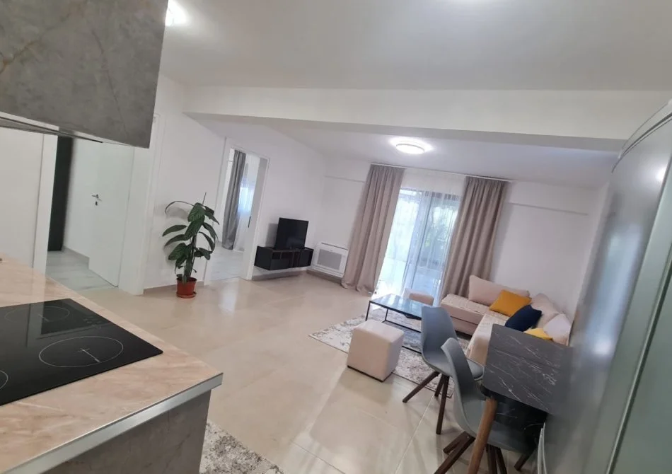 Tirane, jepet me qera apartament 2+1+Ballkon Kati 3, 120 m² 900 € (Blloku)