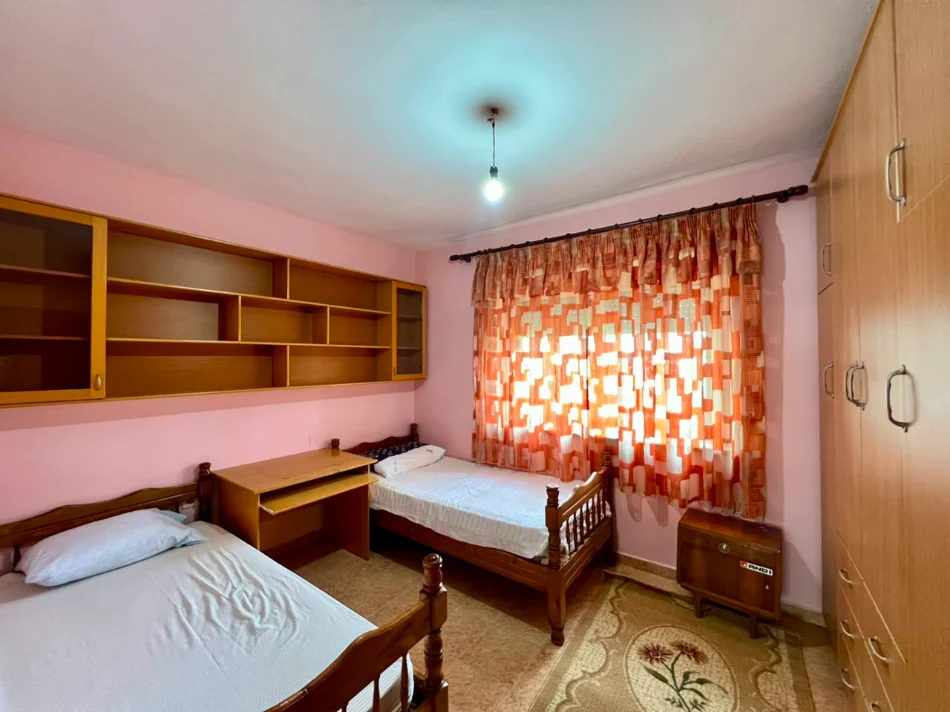 Tirane, jepet me qera apartament 2+1 Kati 4, 85 m² 700 € (Pazari i ri)