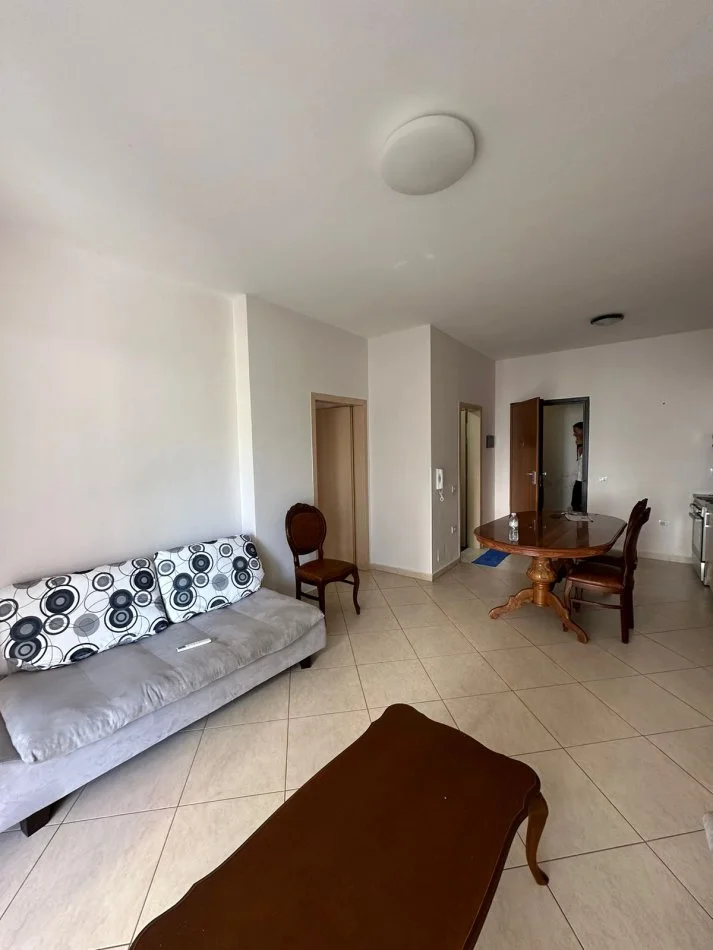 Tirane, shitet apartament 1+1 Kati 1, 60 m² (Kopshti Zologjik)