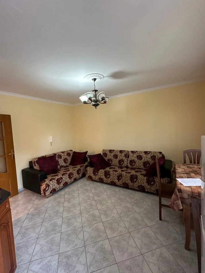 Tirane, jepet me qera apartament 2+1+Ballkon Kati 5, 90 m² 500 € (Rr. Ferit Xhajko)