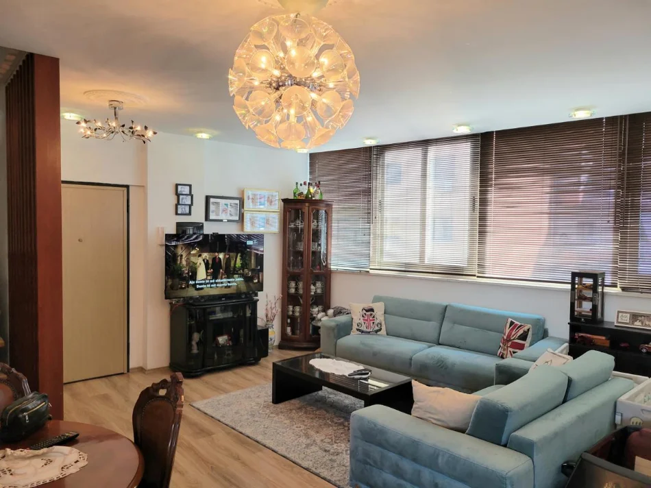 Tirane, jepet me qera apartament duplex Dublex Kati 4, 130 m² 950 € (Kristal Center)