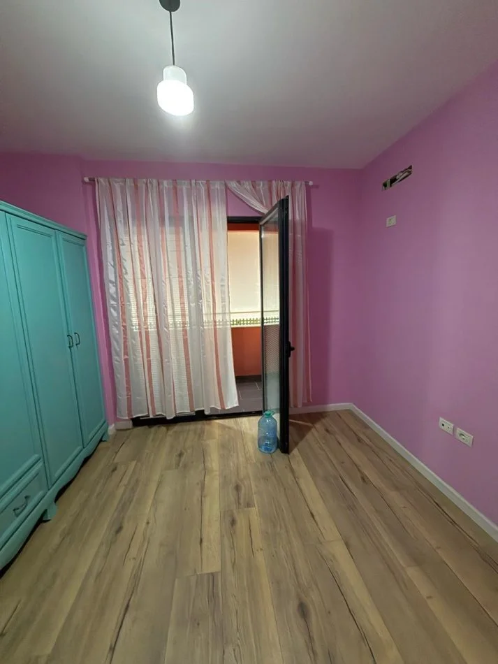 Tirane, jepet me qera apartament 2+1+2Ballkone Kati 6, 120 m² 500 € (Yzberisht)