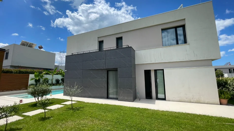 Tirane, shitet Vile Vile 1 Katshe , 1.000 m² 1.200.000 € (Vishnje)