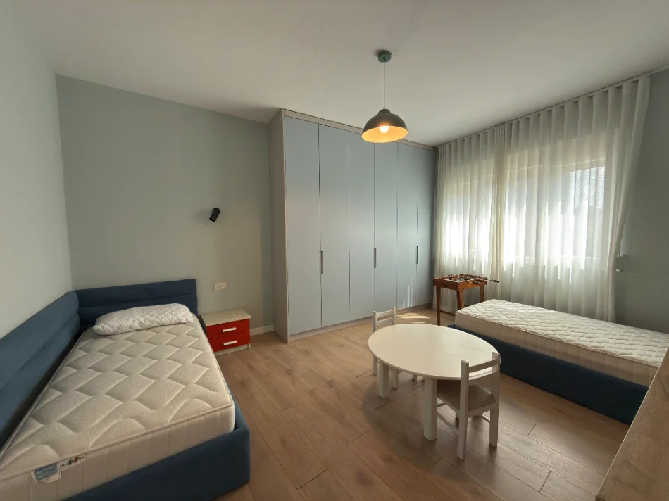 Tirane, jepet me qera apartament 2+1+Ballkon Kati 5, 85 m² 750 € (Stacioni i Trenit)