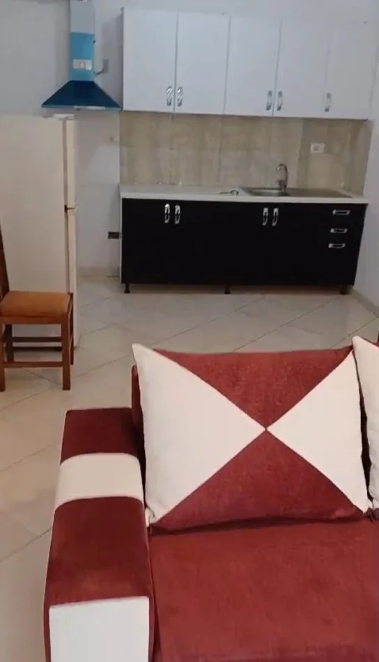 Tirane, jepet me qera apartament 1+1+Ballkon Kati 3, 70 m² 450 € (rruga Don Bosko)