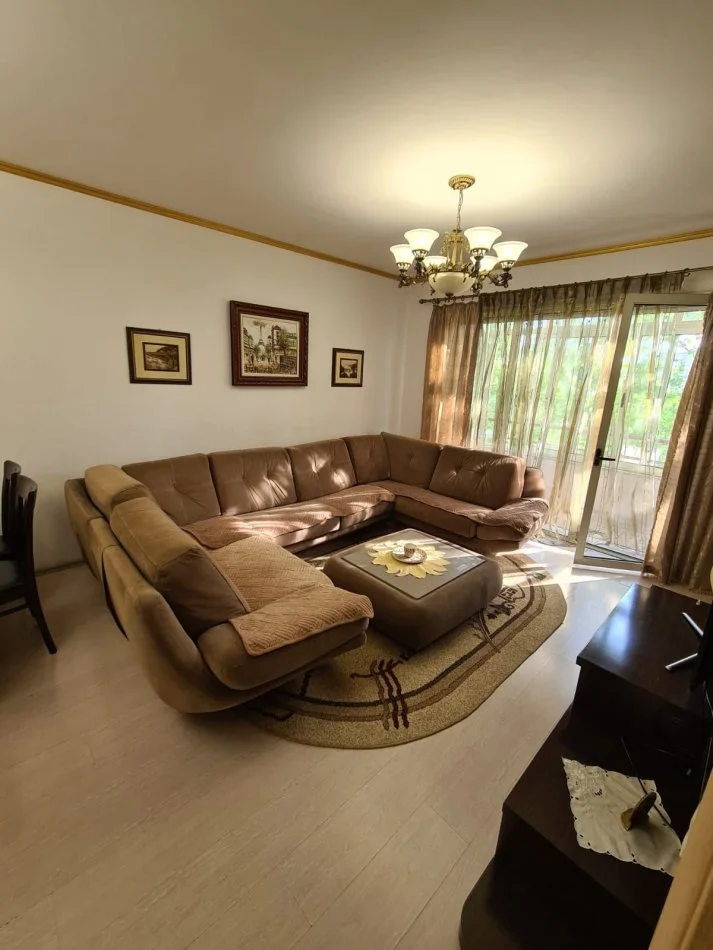 Tirane, jepet me qera apartament 1+1+Ballkon Kati 4, 67 m² 450 € (rruga Don Bosko)