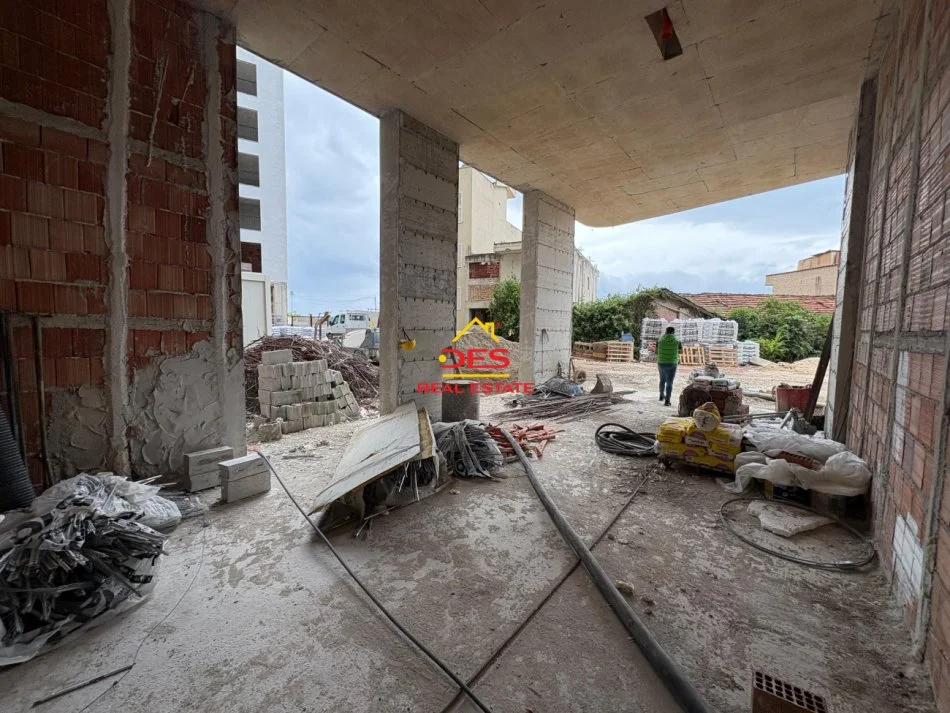 Vlore, shitet ambjent biznesi , 102 m² 465.000 € (Rruga Irakli Pylli)